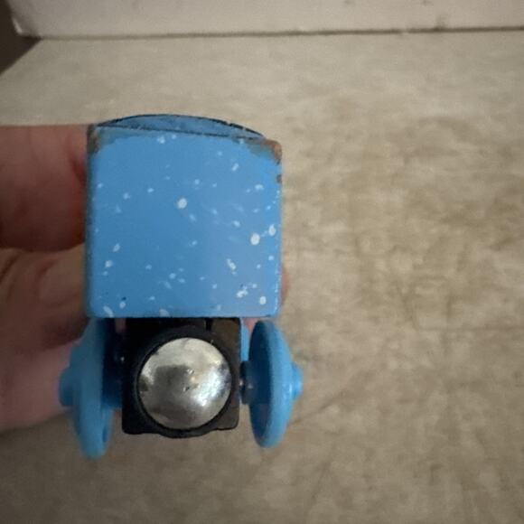 Thomas Wooden Railway WINTER WONDERLAND THOMAS for wooden train sets - Picture 3 of 7